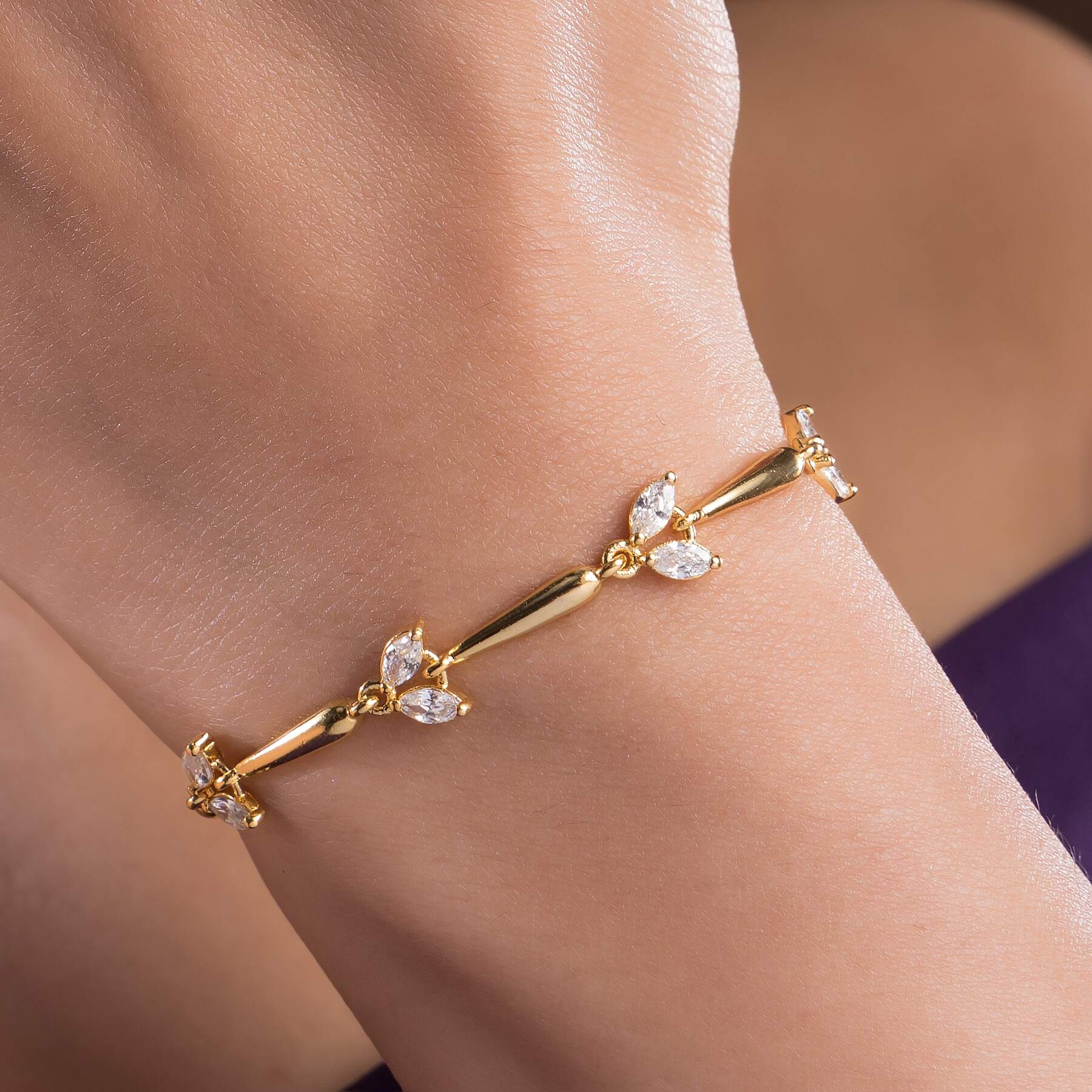 Sleek Design Pure 92.5 Sterling Silver Bracelet