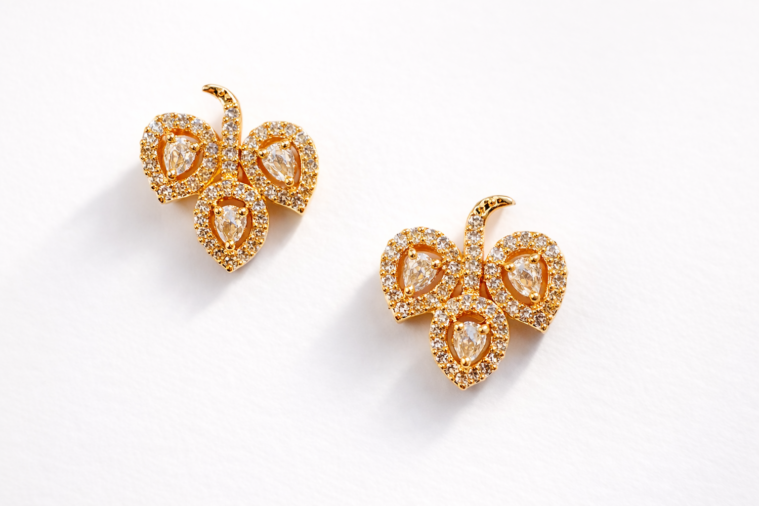 gold leafy earrings ✨